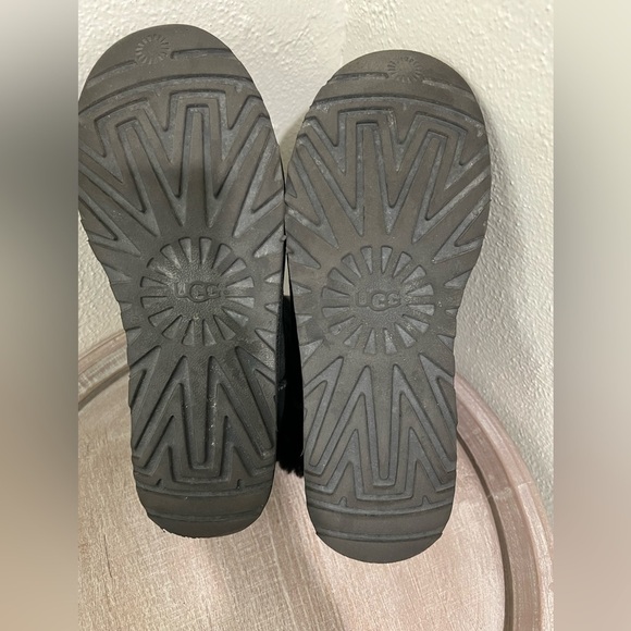 UGG Mini Bailey Bow II Ribbon Boots in size 9 - Black - Picture 9 of 11